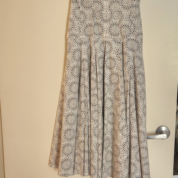 Patterned Midi Dress. - Picture 5 of 8